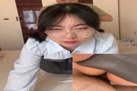 茗茗 最近较火的91眼镜骚妹 承接山东大哥专属定制 寄来的阳具前后攻穴 狂艹脱变淫奴 口爆吞精呛喉